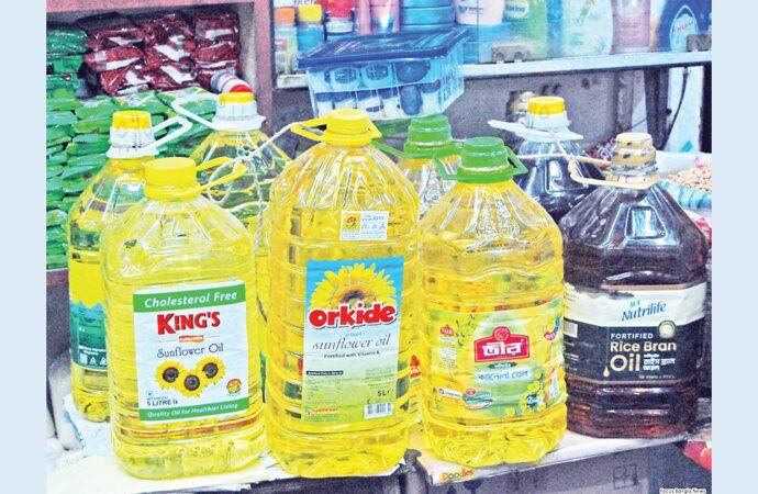 শীতের সবজিতে স্বস্তি, তবে অস্থিরতা লক্ষণীয় তেল-ডালের বাজারে