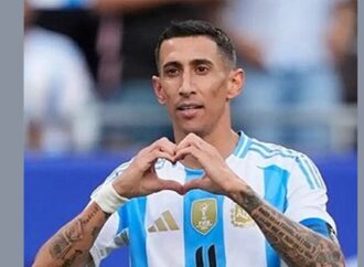 আর্জেন্টিনার বর্ষসেরা ফুটবলার নির্বাচিত হলেন আনহেল ডি মারিয়া, মেসি-মার্টিনেজদের ছাড়িয়ে গেলেন
