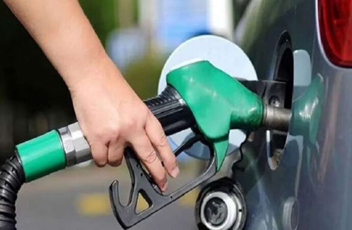 বিশ্বে চলতি বছরে তেলের দাম প্রায় ২০ শতাংশ কমেছে