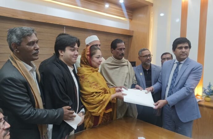 ফরিদপুরে নায়াব ইউসুফের মনোনয়নপত্র দাখিল