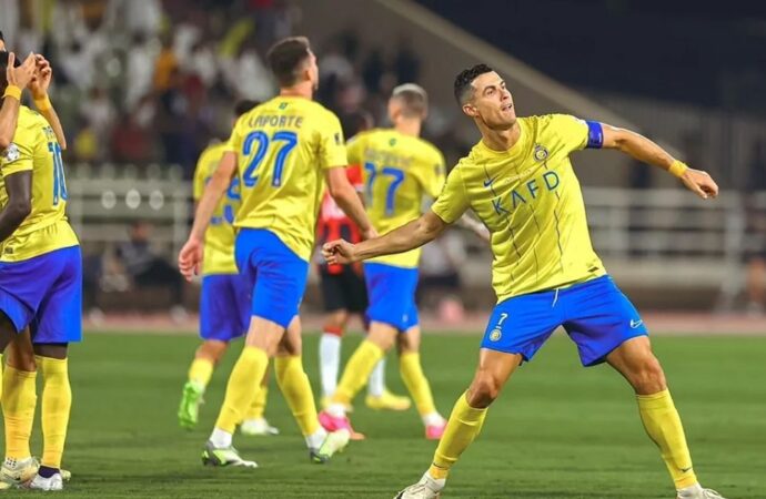 অদম্য রোনালদো টানা তিন বছর ৪০ গোলের মাইলফলক স্পর্শ