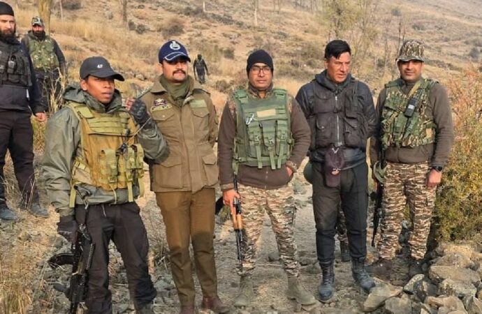 কাশ্মিরে জৈশ ই মুহাম্মদ ও হিজবুল কমান্ডারদের খোঁজে বিশাল সেনা অভিযান