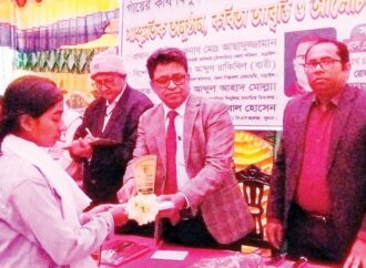 নড়াইলে কবির জন্মদিনে মেধাবী ছাত্রদের সম্মাননা ভুবন ভরে উঠল উৎসাহে
