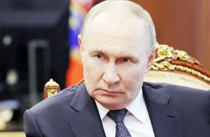 পুতিনের কৌশলে রুশ ধনকুবেরদের প্রভাব কমে গেছে