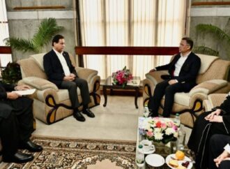 বেগম খালেদা জিয়ার প্রয়াণে পাকিস্তানের স্পিকার তারেকের সাথে দেখা করে সহমর্মিতা প্রকাশ