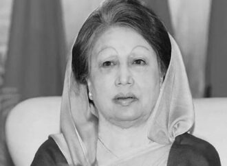 রাষ্ট্রীয় মর্যাদায় শেষ বিদায় এলো খালেদা জিয়ার, শোকের মহোৎসব চলছে