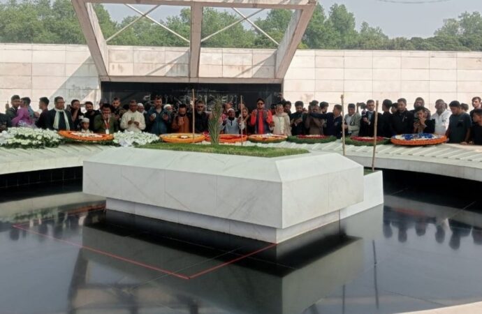 জিয়াউর রহমান ও খালেদা জিয়ার সমাধিস্ত locations খুলে দেওয়া হলো সাধারণের জন্য