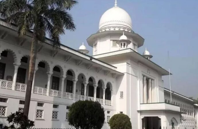 কর্মঘণ্টায় ফেসবুক ব্যবহার করলে চাকরি থেকে অব্যাহতি: প্রধান বিচারপতির কঠোর নির্দেশনা