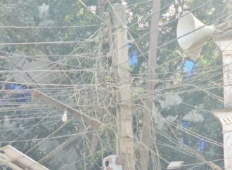 গোয়ালন্দে ঝুঁকিপূর্ণ বৈদ্যুতিক তারের জট, দুর্ঘটনার আশঙ্কা বাড়ছে