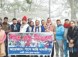 মাদারীপুরে ভাসমান ও দরিদ্রদের মাঝে শীতবস্ত্র বিতরণ