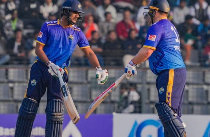 তানভীর-শরিফুলের বলেঝড়ে ঢাকাকে হারিয়েছে চট্টগ্রাম