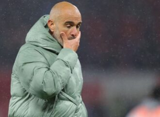 প্রিমিয়ার লিগে শিরোপা দৌড় থেকে পিছিয়ে পড়ায় চেলসি पर প্রধান কোচ মারেস্কা বরখাস্ত