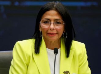 ভেনেজুয়েলার অন্তর্বর্তী প্রেসিডেন্টের দায়িত্ব গ্রহণ করলেন ডেলসি রদ্রিগেজ