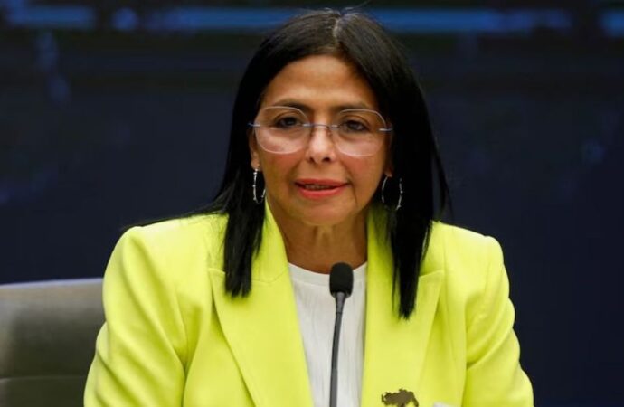 ভেনেজুয়েলার অন্তর্বর্তী প্রেসিডেন্টের দায়িত্ব গ্রহণ করলেন ডেলসি রদ্রিগেজ