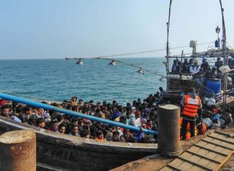 সাগরপথে মালয়েশিয়া যাওয়ার পথে ২৭৩ জনকে উদ্ধার নৌবাহিনীর অভিযান