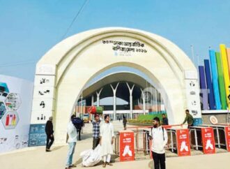 তৃতীয় দিনেও বাণিজ্য মেলায় ক্রেতা ও দর্শনার্থীর উপস্থিতি কম