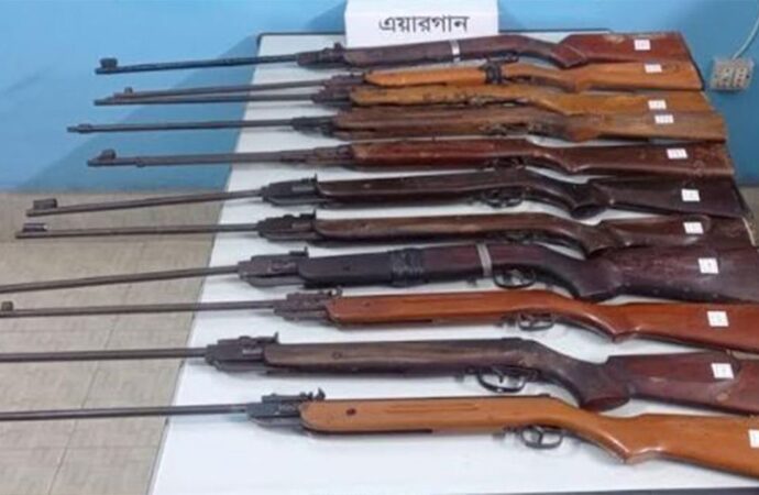 গহীন পাহাড়ে অস্ত্র তৈরির কারখানা ও বড় পরিমাণ অস্ত্র উদ্ধার