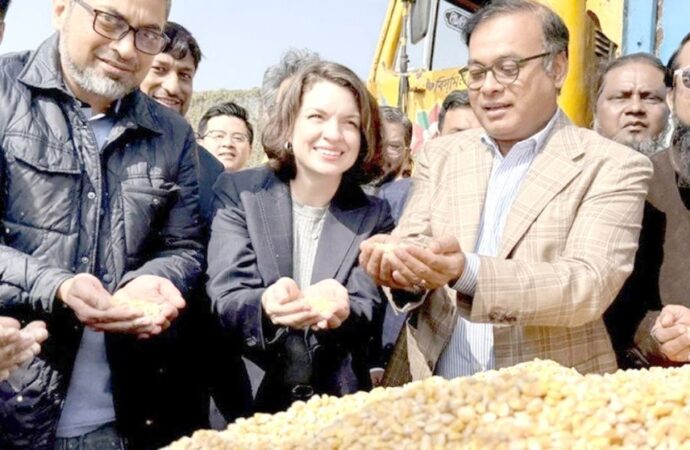 সাড়ে সাত বছর পর চট্টগ্রাম বন্দরে যুক্তরাষ্ট্রের ভুট্টা আসল, খালাস শুরু