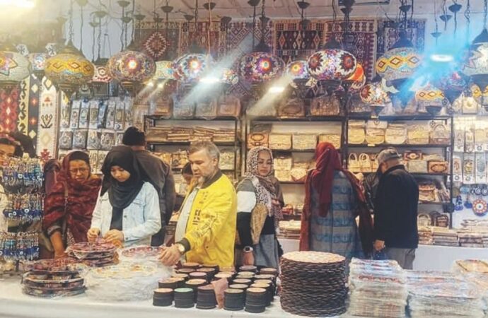 আন্তর্জাতিক বাণিজ্যমেলায় তুর্কি স্টলের তরুণদের ভিড়