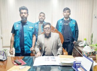 যশোরে ঘুষের লাখ টাকাসহ প্রাথমিক শিক্ষা কর্মকর্তা আটক