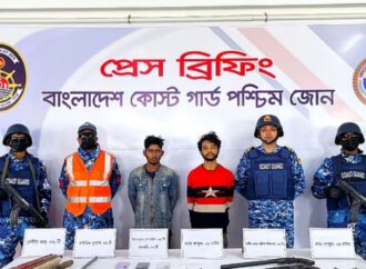 সুন্দরবনে পর্যটকদের জিম্মি করে অস্ত্রসহ ৯ দুষ্প্রাপ্য আটক