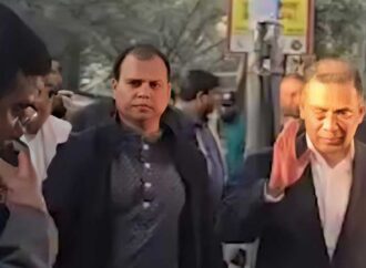 তরেক রহমান পায়ে হেঁটে বাসা থেকে অফিসে গিয়েছেন