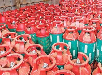 বন্ধ এলপিজি গ্যাস সিলিন্ডার বিক্রি, গ্রাহকদের চরম ভোগান্তি