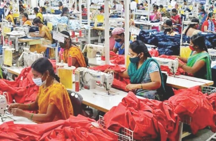 পোশাক খাতের জন্য বড় চ্যালেঞ্জ, রপ্তানি কমছে