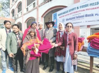 নীলফামারীতে সুবিধাবঞ্চিতদের মাঝে শীতবস্ত্র বিতরণ