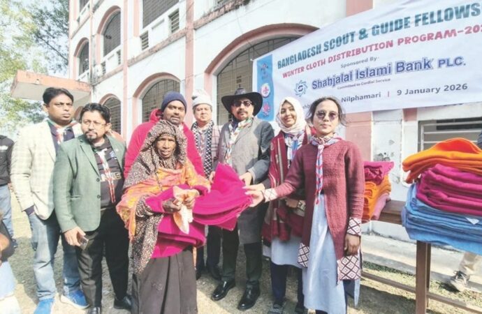 নীলফামারীতে সুবিধাবঞ্চিতদের মাঝে শীতবস্ত্র বিতরণ