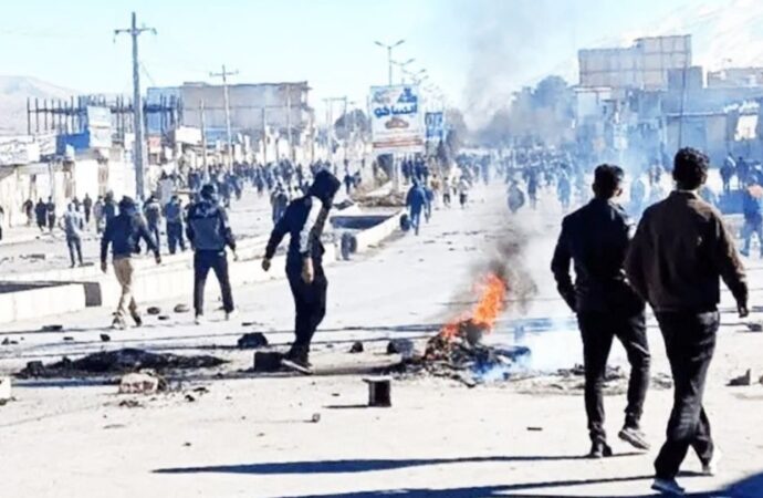 ইরানে বিক্ষোভ দমনকে নিয়ে খামেনির কঠোর হুঁশিয়ারি