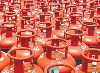 এলপিজি সংকট: দ্বিগুণ দামেও মিলছে না সিলিন্ডার