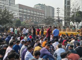 ইসির সামনে দ্বিতীয় দিনের অবস্থান কর্মসূচি চালিয়ে যাচ্ছে ছাত্রদল