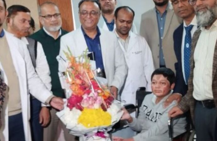 ১৮৩ দিন পর বাড়ি ফিরল আহত শিক্ষার্থী আবিদ