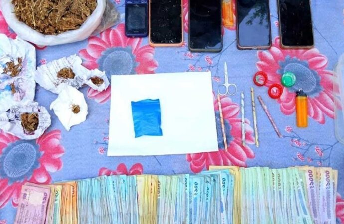 নৌবাহিনীর বিশেষ অভিযানে কোটি টাকার মাদক ও আগ্নেয়াস্ত্রসহ ৩ জন গ্রেপ্তার