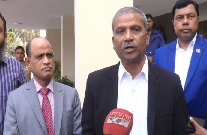 আইন উপদেষ্টার আহ্বান: গণতন্ত্রের শক্তিশালীকরণ এবং গণভোটের সফলতার জন্য উদ্যোগ নেওয়ার দরকার