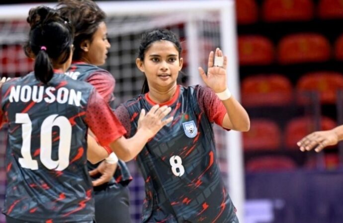 সাফ ফুটসালের প্রথম আসরেই অপরাজিত চ্যাম্পিয়ন বাংলাদেশ: মালদ্বীপকে ১৪-২ গোলে ভাসালো সাবিনারা