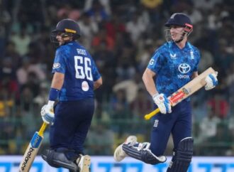 ৫০ ম্যাচে একমাত্র জয়ে ফিরে এল ইংল্যান্ড, টানা ১১ হারের অবসান