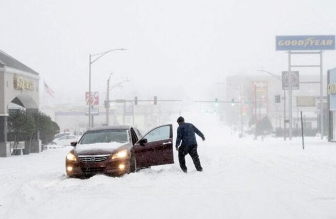 যুক্তরাষ্ট্রে ভয়াবহ তুষারঝড়ের দাপট
