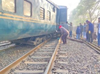 ভৈরবে ঢাকামেইল ট্রেনের বগি লাইনচ্যুত, রেল যোগাযোগ বন্ধ