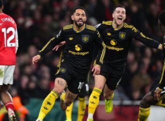 এমিরেটসে ৫ গোলের রোমাঞ্চ: আর্সেনালকে স্তব্ধ করে ম্যানচেস্টার ইউনাইটেডের নাটকীয় জয়