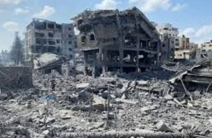 উত্তর গাজা মুসলিম বসতিও ইসরায়েলের ধ্বংসযজ্ঞের শিকার