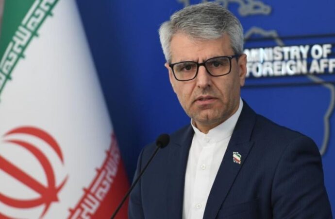 যুক্তরাষ্ট্রের বিমানবাহী রণতরী কাছেই, ইরান দিচ্ছে কঠোর বার্তা