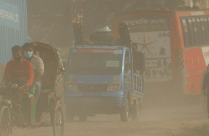 ঢাকায় বাতাসের মান ‘চরম অস্বাস্থ্যকর’: বিশ্বের শীর্ষে বাংলাদেশের রাজধানী
