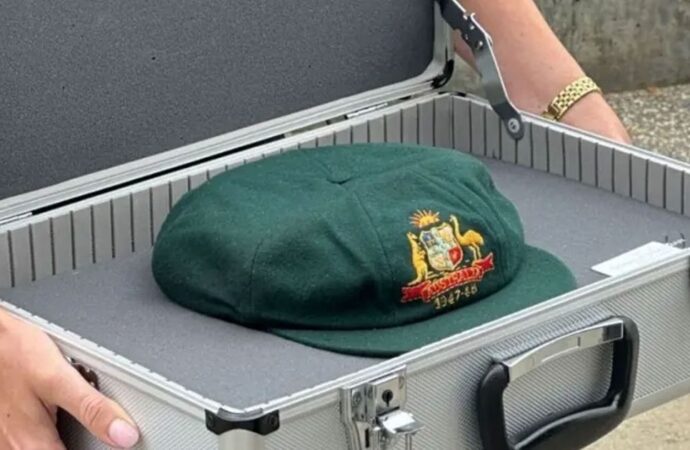 ডন ব্র্যাডম্যানের ব্যাগি গ্রিন টুপির রেকর্ড দামে বিক্রি: তিন প্রজন্মের গোপন সংগ্রহের গল্প