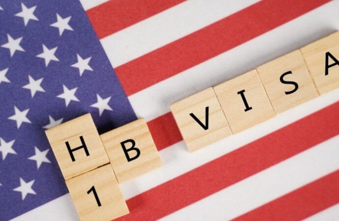 বাংলাদেশসহ ৭৫ দেশের অভিবাসী ভিসা স্থগিতাদেশ প্রত্যাহারের জন্য মার্কিন কংগ্রেসের চিঠি