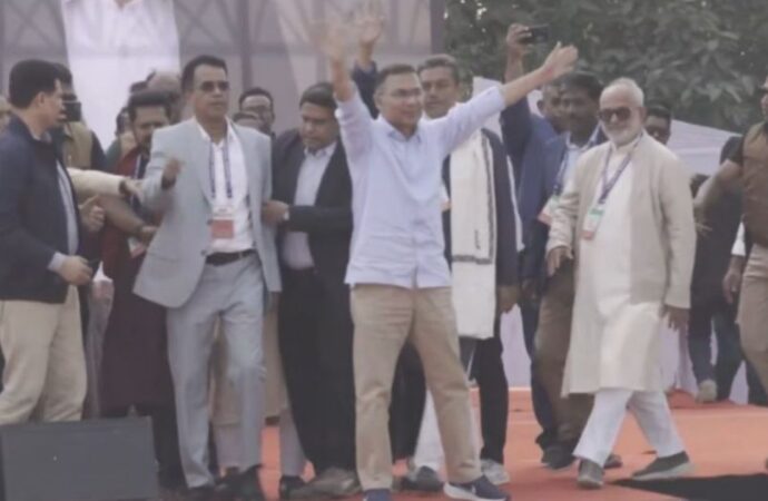 খুলনা জনসভায় উপস্থিত হন তারেক রহমান