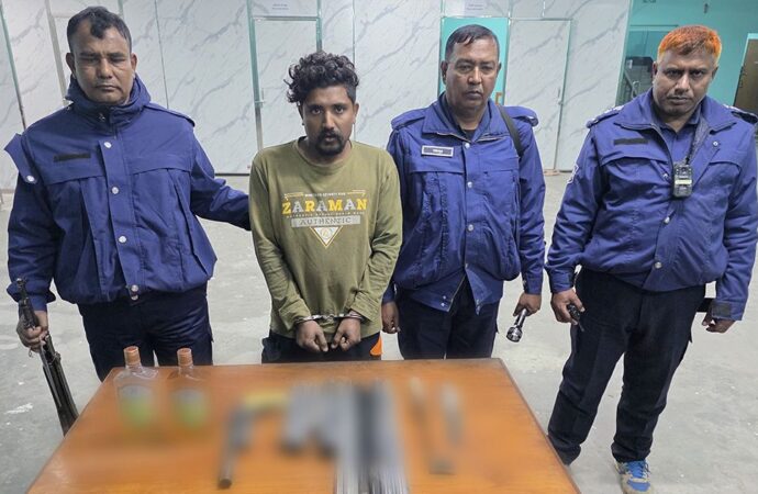 সিংড়ায় অস্ত্র তৈরির কারখানায় অভিযান, একজন আটক