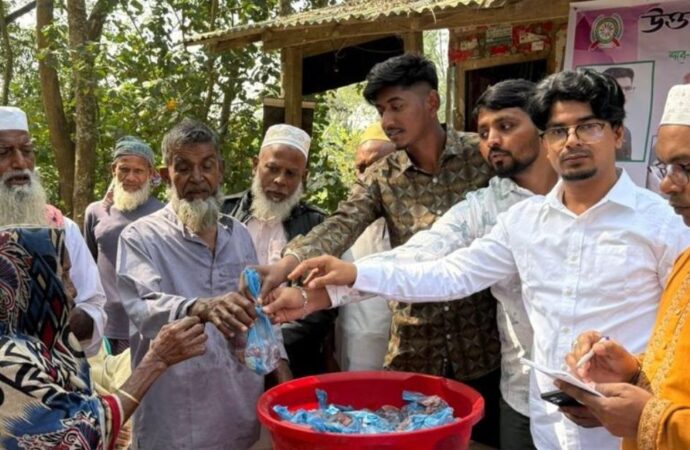 শবে-বরাত উপলক্ষে অসহায়দের জন্য বিনামূল্যে গরুর গোস্ত বিতরণ