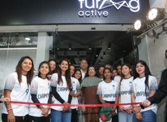 নারায়ণগঞ্জে সাফ নারী ফুটসাল চ্যাম্পিয়নদের বর্ণাঢ্য সংবর্ধনা ও নতুন স্টোর উদ্বোধন